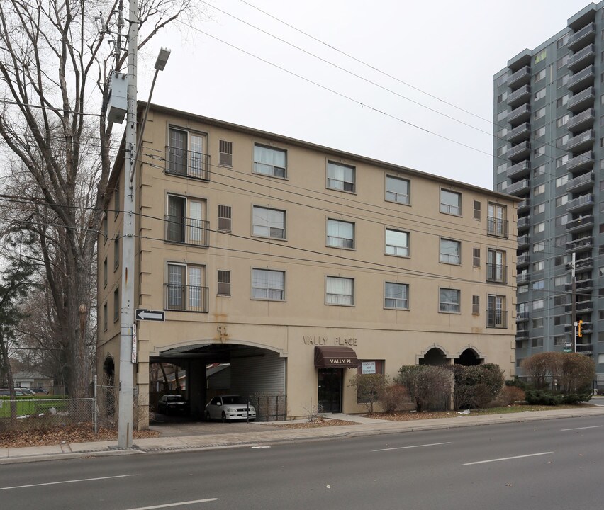 Vally Place in Hamilton, ON - Building Photo
