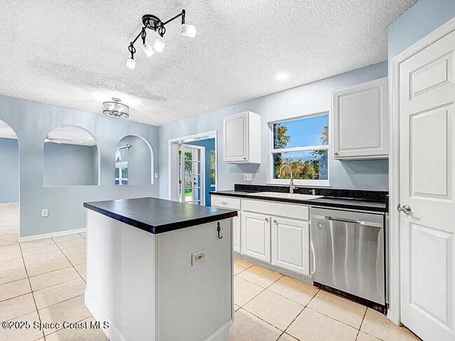 2240 Spring Creek Cir in Palm Bay, FL - Building Photo - Building Photo