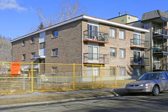 628 2nd Ave NW in Calgary, AB - Building Photo - Primary Photo