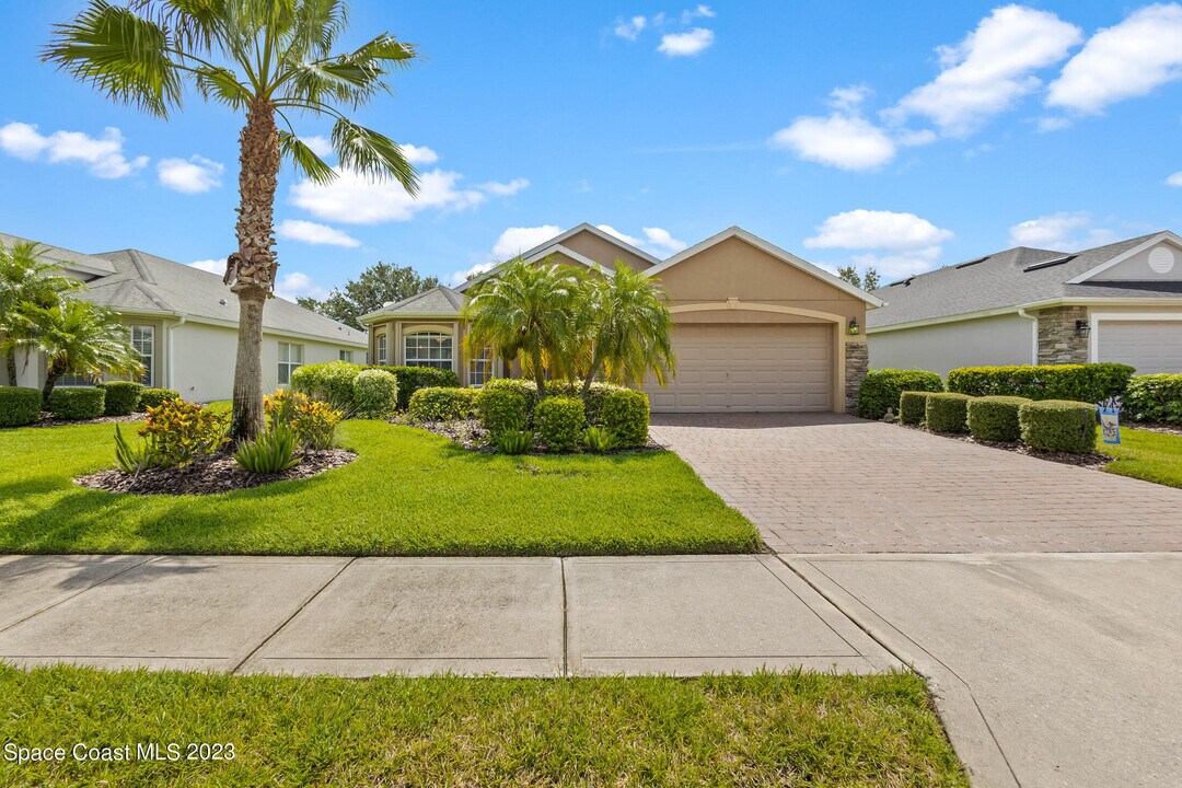 7163 Egbert St in Melbourne, FL - Foto de edificio