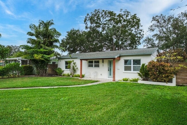 781 40th Ave NE in St. Petersburg, FL - Building Photo - Building Photo