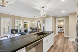 30 Strada Di Villaggio in Henderson, NV - Building Photo