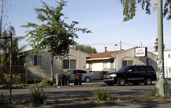 McArthur Motel in Oakland, CA - Building Photo - Building Photo