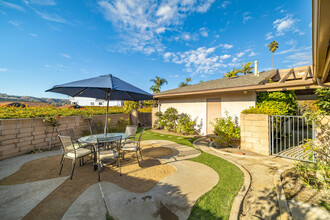 23882 Flores Ave in Laguna Niguel, CA - Foto de edificio - Building Photo