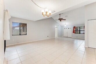 49 Braddock Ln in Palm Coast, FL - Foto de edificio - Building Photo