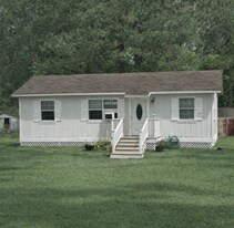 30464 Pete Smith Rd in Holden, LA - Building Photo