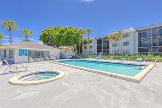 230 SE 10th St in Delray Beach, FL - Building Photo - Building Photo
