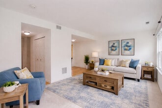 1217 N Village Dr in Round Lake Beach, IL - Building Photo - Building Photo