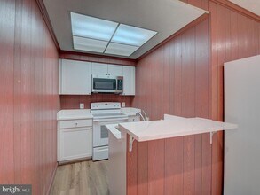 1108 Shaker Woods Rd in Herndon, VA - Building Photo - Building Photo