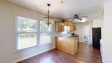 911 E North Ave in Bryan, TX - Building Photo - Building Photo