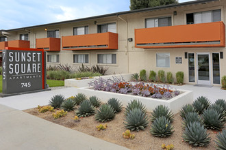 Sunset Square Apartments in West Covina, CA - Building Photo - Building Photo