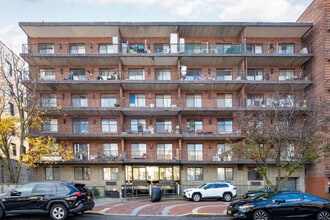 14350 Barclay Ave in Flushing, NY - Building Photo - Building Photo