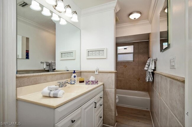 property at 552 105th Ave N