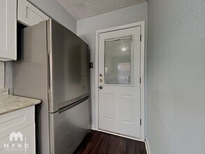 8466 Gallahad St in Houston, TX - Foto de edificio - Building Photo