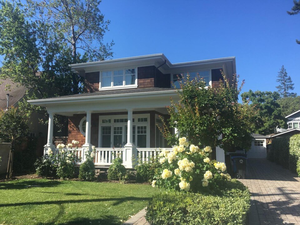 1150 Byron St in Palo Alto, CA - Building Photo