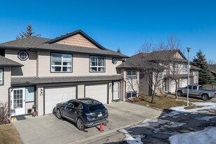 103 Fairways Dr NW in Airdrie, AB - Building Photo