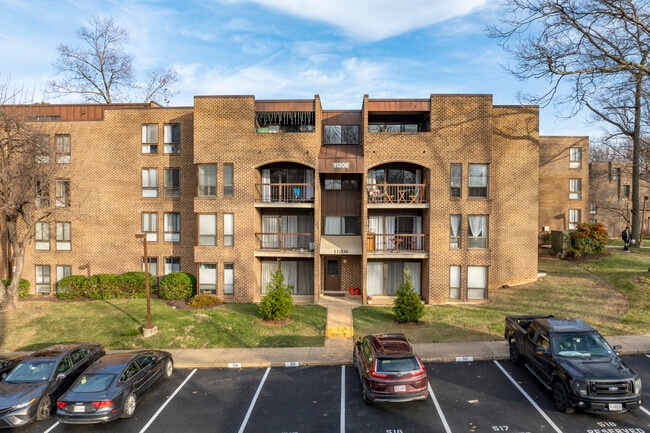 Chestnut Grove Condominiums in Reston, VA - Building Photo - Building Photo