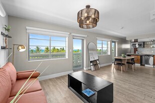1024 Ocean Dr, Unit SI ID1540423P in Miami Beach, FL - Building Photo