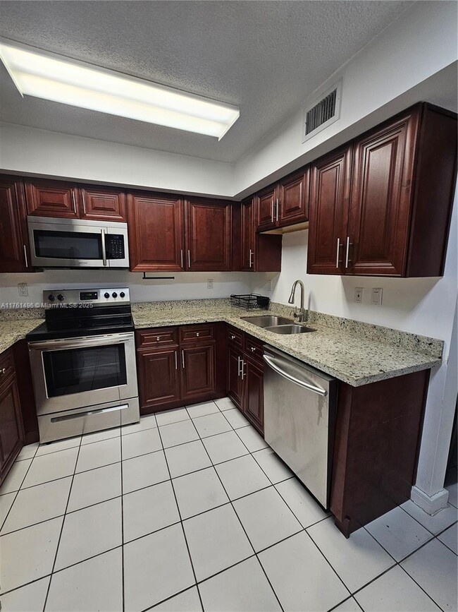 15385 SW 76th Terrace in Miami, FL - Building Photo - Building Photo