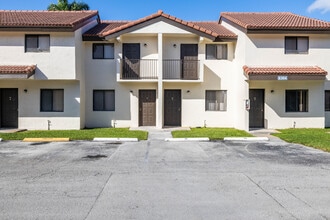 Midway Point Apartments in Miami, FL - Building Photo - Building Photo