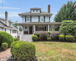 137 E Bergen Pl in Red Bank, NJ - Building Photo