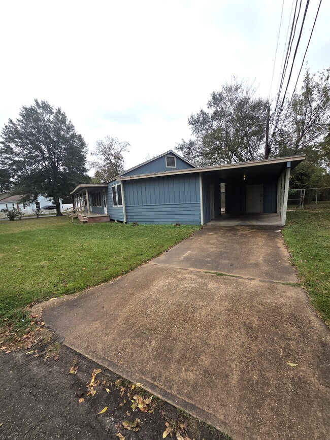 403 W Dewey Ave in Orange, TX - Building Photo - Building Photo