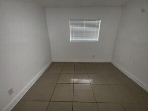 7777 Pines Blvd in Pembroke Pines, FL - Building Photo - Building Photo