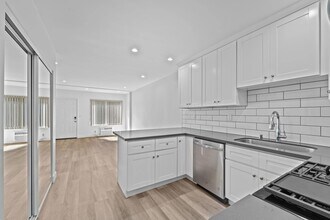 1240 W 29th St in Los Angeles, CA - Building Photo - Building Photo