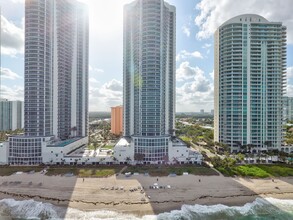 16001 Collins Ave in Sunny Isles Beach, FL - Building Photo - Building Photo