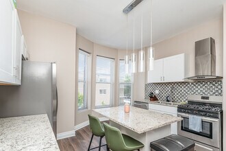2201 W Monroe St in Chicago, IL - Building Photo - Building Photo