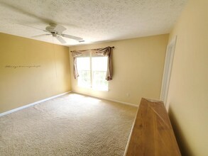 121 Foxbay Ln in Glen Burnie, MD - Foto de edificio - Building Photo