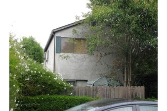 1024 Matt Dr in Napa, CA - Foto de edificio - Building Photo
