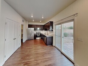 1518 Golden Hour Ave in North Las Vegas, NV - Foto de edificio - Building Photo