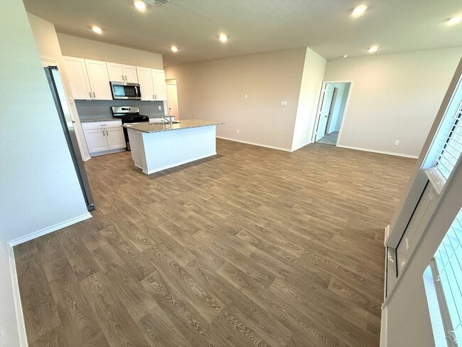 property at 211 Wirecrested Dr