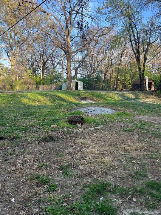 10427 Palmer Ave in Kansas City, MO - Building Photo