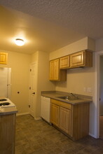 2619 NE Halsey St, Unit 7 in Portland, OR - Building Photo - Building Photo