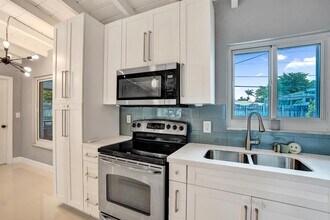 4670 SW 25th Ave in Fort Lauderdale, FL - Building Photo - Building Photo
