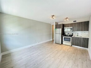 1100 10th St in Miami Beach, FL - Building Photo - Building Photo