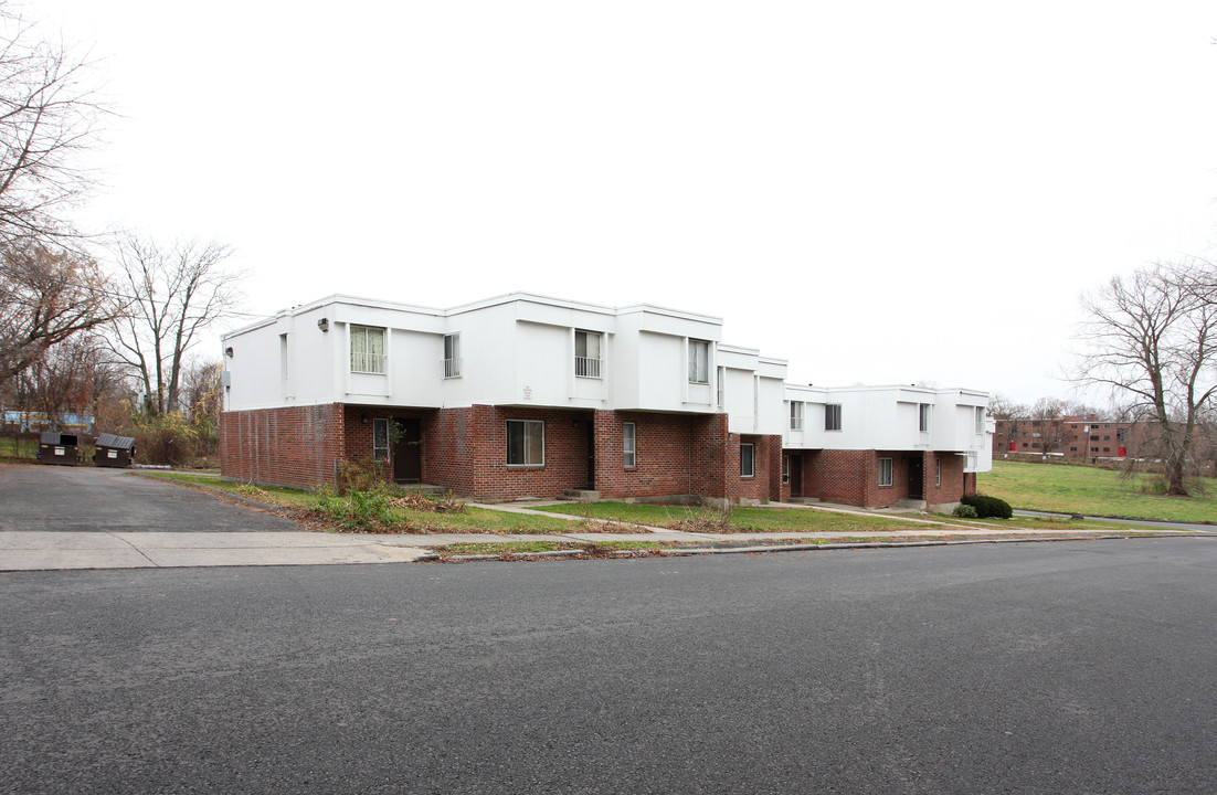 Barbour Garden in Hartford, CT - Building Photo