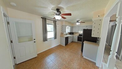 3808 SE Dorchester Dr in Lawton, OK - Building Photo - Building Photo