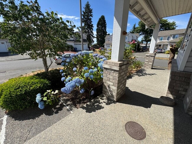26712 19th Ave S in Des Moines, WA - Foto de edificio - Building Photo