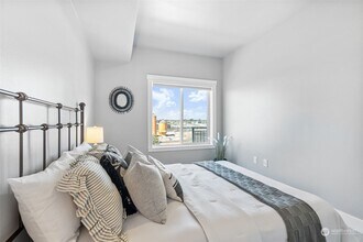 1015 Railroad Ave, Unit 412 in Bellingham, WA - Foto de edificio - Building Photo