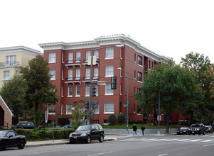 R Street Apartments in Washington, DC - Building Photo - Building Photo