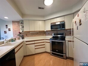 1488 Westgate Dr in Fort Lee, NJ - Building Photo - Building Photo
