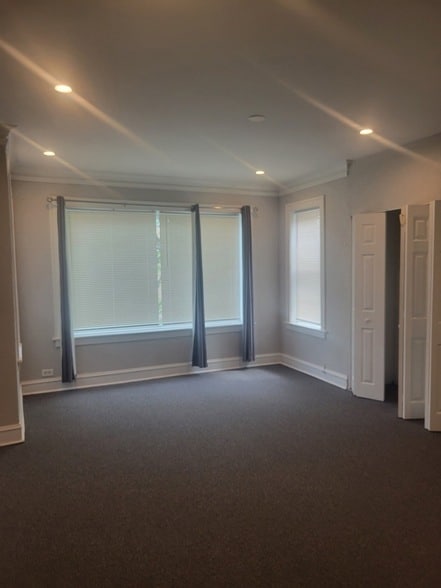 7918 S Essex Ave, Unit 3 in Chicago, IL - Building Photo - Building Photo