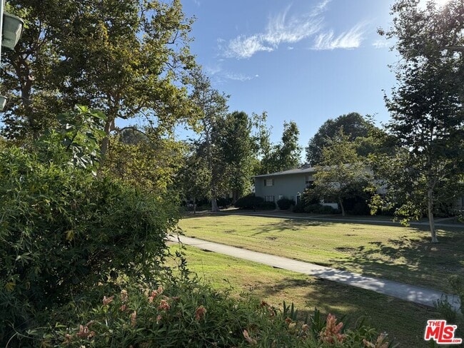 5183 Village Green in Los Angeles, CA - Building Photo - Building Photo