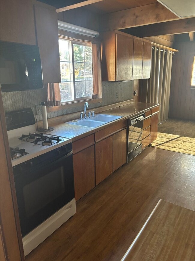 11212 Star Pine Rd in Truckee, CA - Building Photo - Building Photo