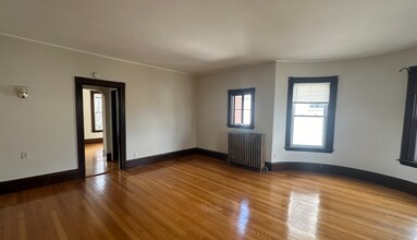 72 Thurston St, Unit 2A in Somerville, MA - Building Photo - Building Photo