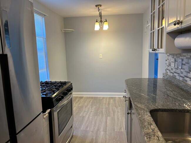 45 Standish Rd in Stamford, CT - Building Photo - Building Photo