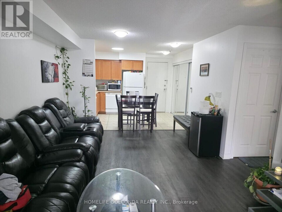 3888 Duke of York Blvd in Mississauga, ON - Building Photo